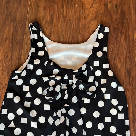 Black and White Geometric Print Dress with Bow Detail on Back - Picture 5 of 6